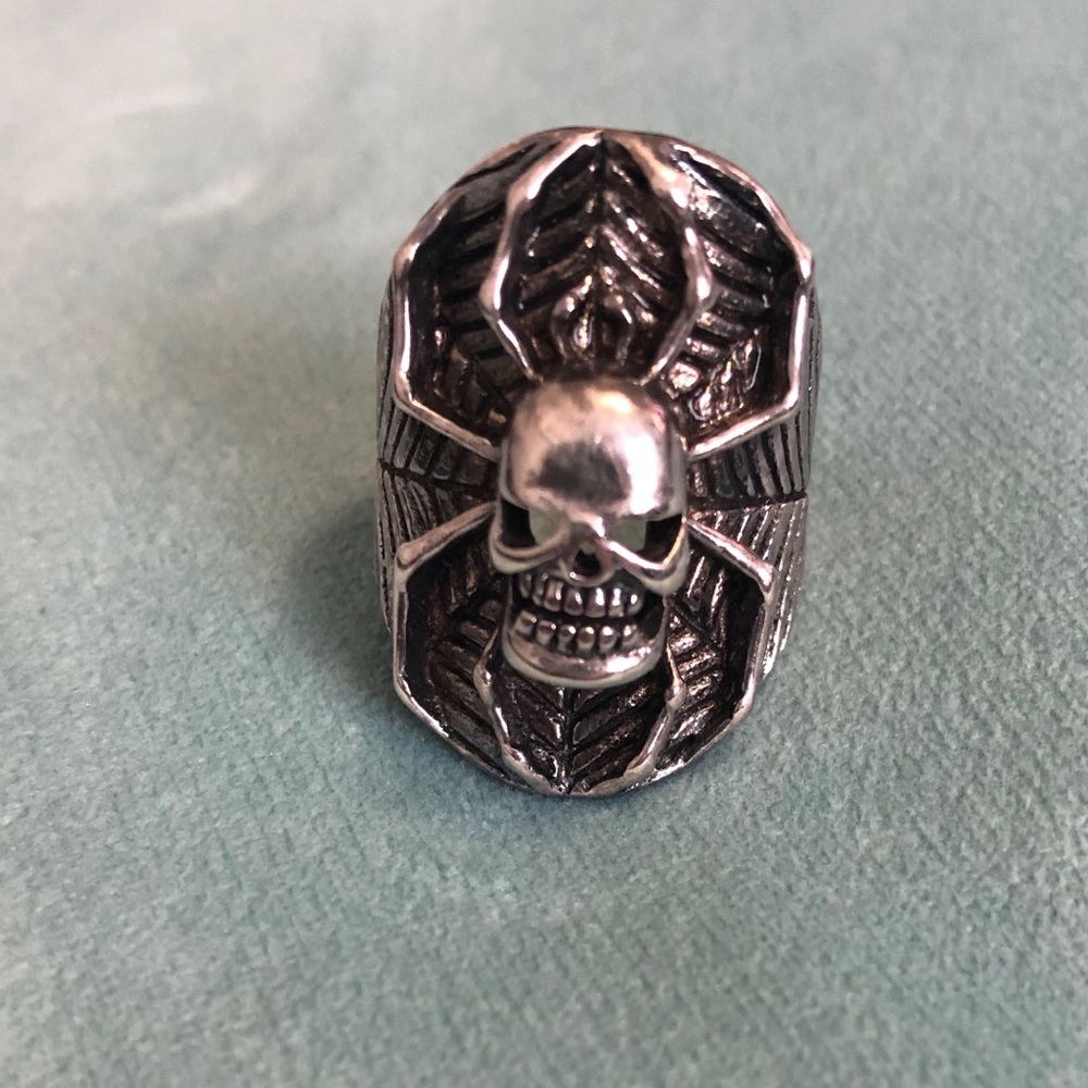 Silver skull ring